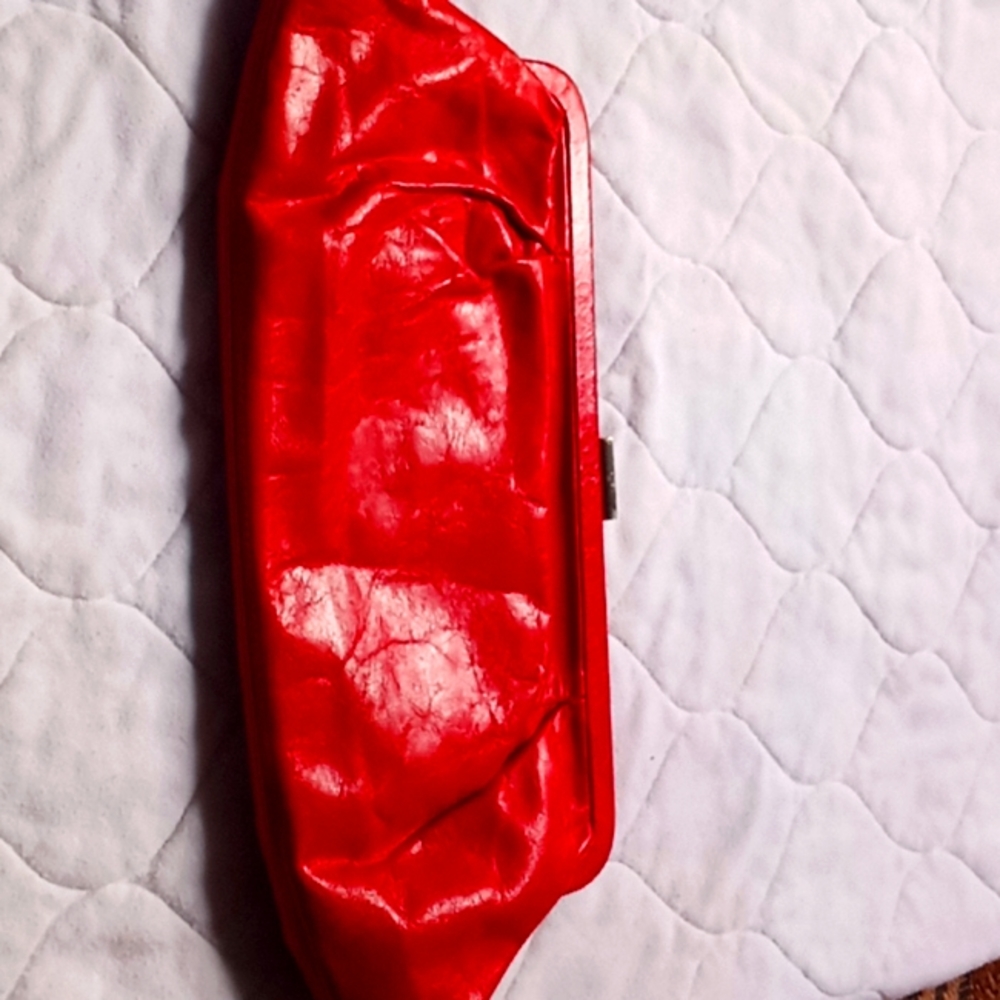 Red hobo clutch